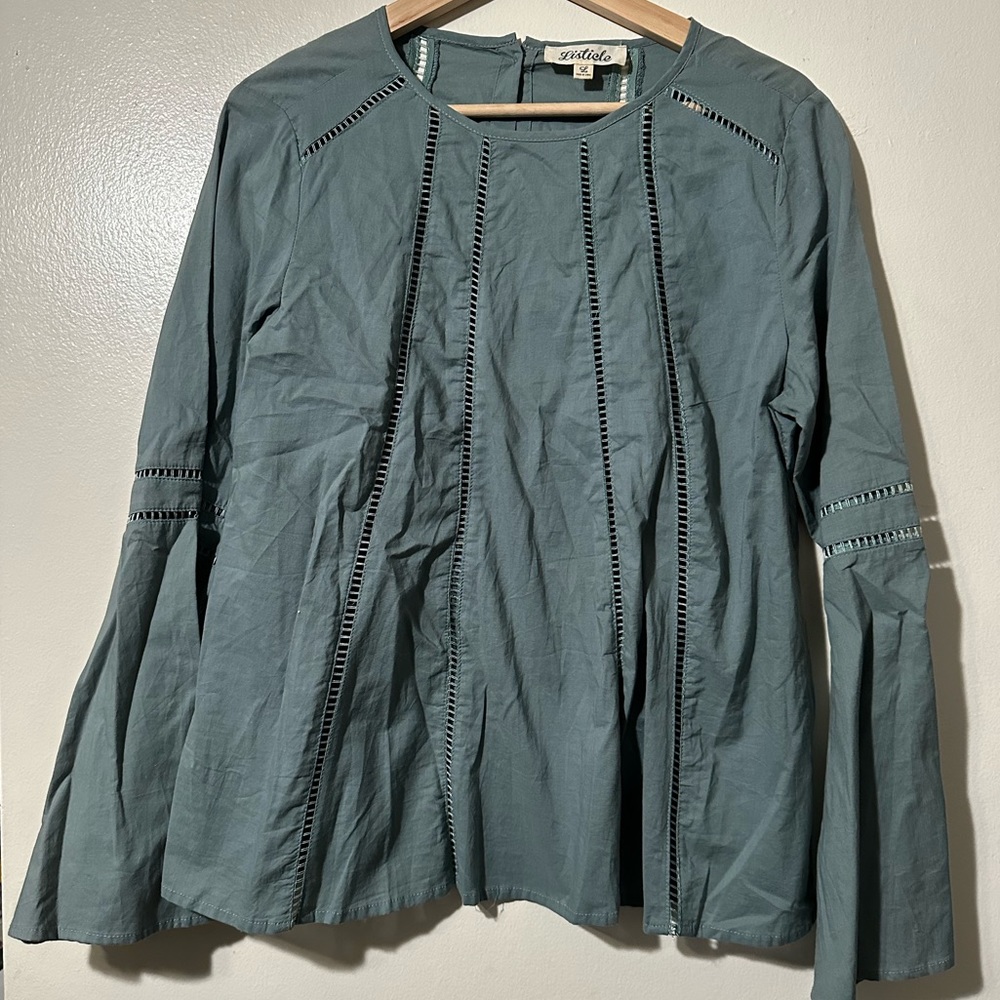 Listicle blouse soft green